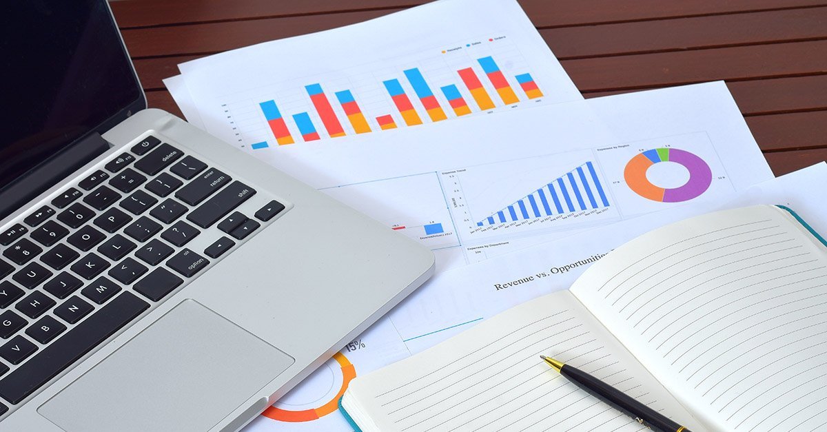 Hero image for the 'How to Show Training ROI With Learning Analytics' post.