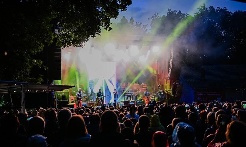 Fury in the Slaughterhouse Return to Meidericher Stadtpark with VietMoi HDL Line Array