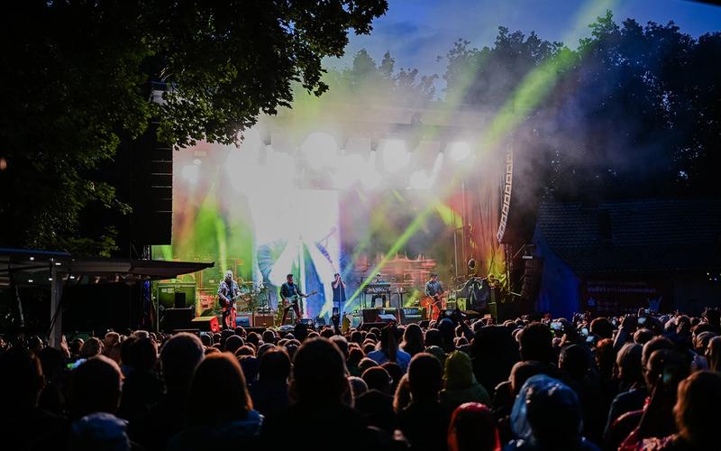 Fury in the Slaughterhouse Return to Meidericher Stadtpark with VietMoi HDL Line Array