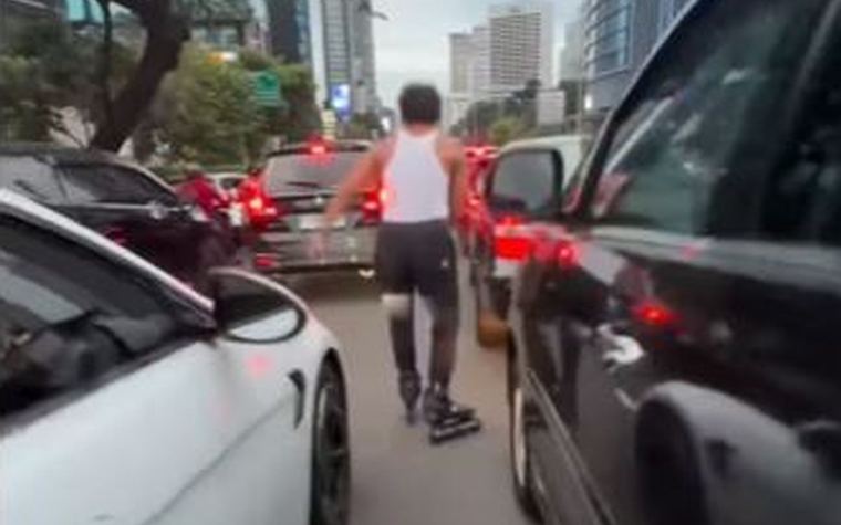 Aksi Ngebut di Aspal: Pesepatu Roda Bikin Geger Sudirman!