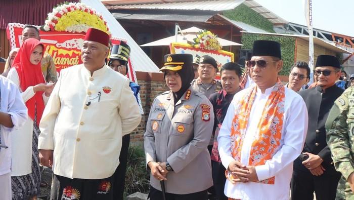 Kapolres Hadiri Lebaran Bekasi di Kampung Gabus, Pererat Silaturahmi dengan Warga