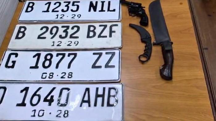 Polisi Selidiki Mobil Ugal-ugalan di Jakpus yang Gunakan Empat Pelat Nomor Berbeda