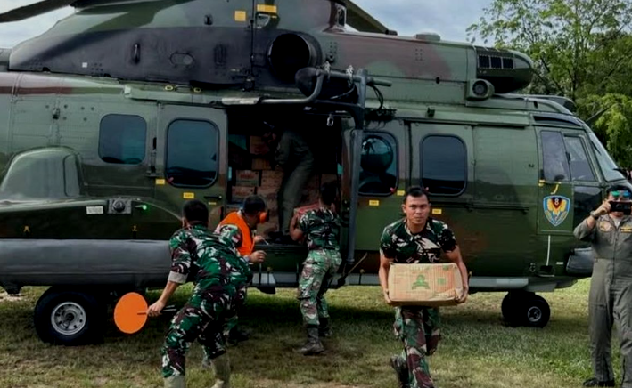 Banjir Sumatera: Akses Terputus, Bantuan Logistik Dikirim Pakai Helikopter