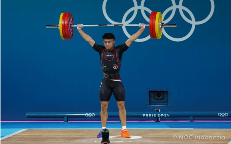 Sabet Emas Sekaligus Bikin Rekor, Ini Momen Emosional Rizki Juniansyah di Olimpiade Paris 2024