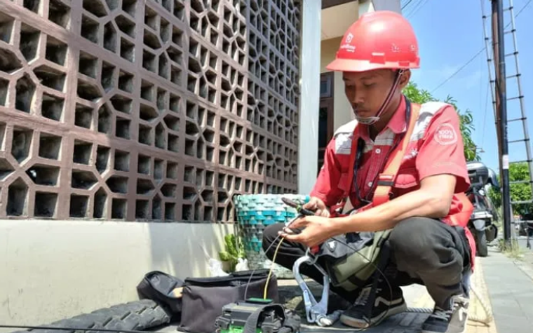 Tak Pulang, Bermalam di Jalan hingga Kesurupan Kisah Penjaga Jaringan Telkom,