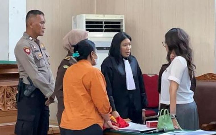 nikita mirzani ribut disidang dengan jaksa
