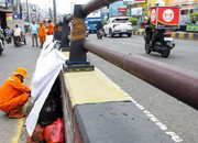 Warga Minta Sampah Numpuk di Ciputat Diangkut, Bukan Cuma Ditutup Terpal