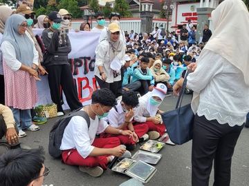 Ribuan Relawan SPPG di Banyumas Demo Dukung MBG, Desak Penindakan Koruptor