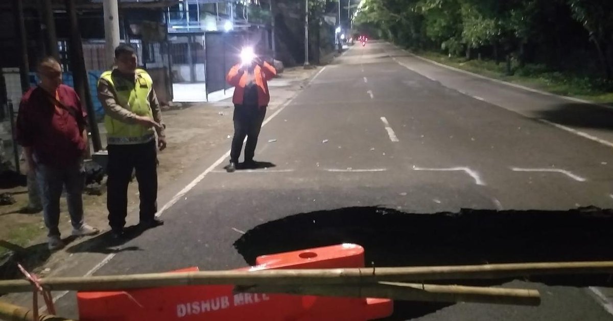 Kronologi Jalan Raya Lenteng Agung Amblas, Lubang Diduga Sedalam 3 Meter