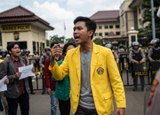 Viral Mahasiswa Demo Pakai Almamater: Ini Faktanya