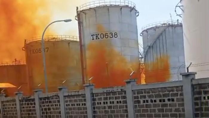 Asap Berwarna Oranye Selimuti Pabrik di Cilegon, Polisi Pastikan Bukan Kebocoran Berbahaya