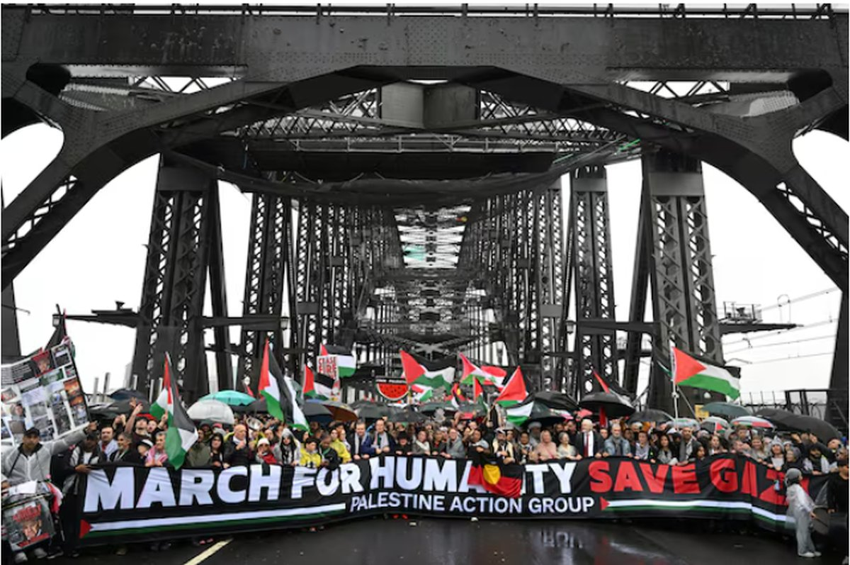 Lautan Massa di Sydney Serukan Perdamaian untuk Gaza di Tengah Hujan Deras