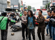 Viral ODGJ Lempar Batu: Detik-detik Evakuasi yang Menghebohkan Jakarta