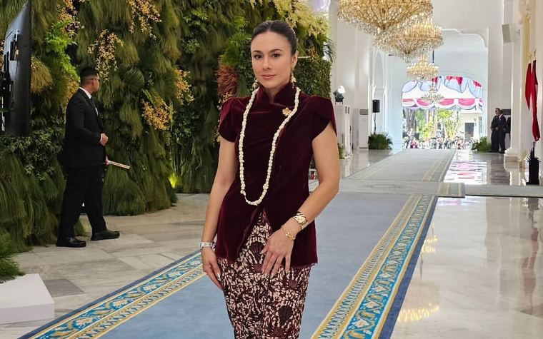 Wulan Guritno Curi Perhatian dengan Kebaya Merah di Istana Merdeka