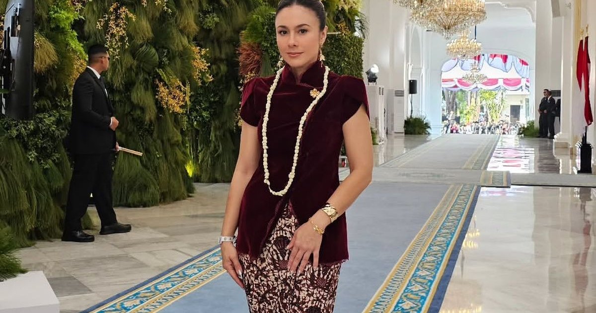 Ilustrasi artikel: Wulan Guritno Curi Perhatian dengan Kebaya Merah di Istana Merdeka