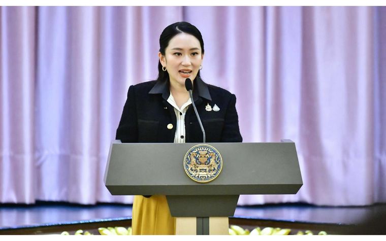 pm thailand ditangguhkan dari jabatannya