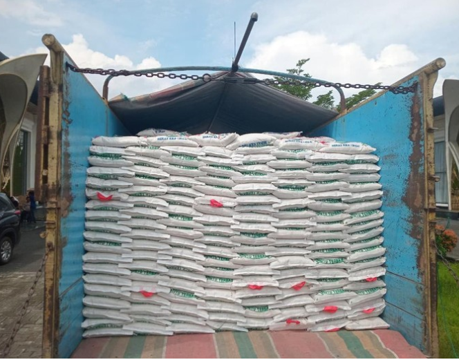 Alumni Akpol 1990 menyalurkan bantuan tambahan ke wilayah Sumatera berupa 10 ton beras dan 9.600 kaleng susu kental manis untuk membantu warga yang terdampak bencana