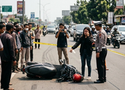 Viral Aksi Pemotor Mening di Jalan Raya: Kronologi Lengkap hingga Reaksi Netizen