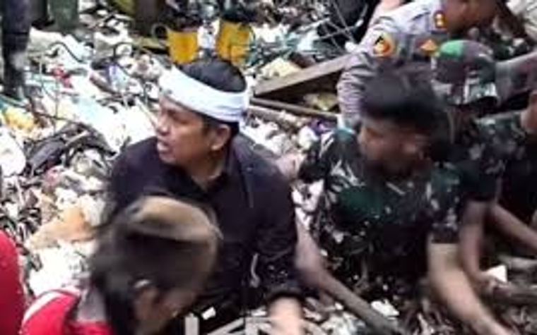 dedy mulyadi gubernur jawa barat turun ke kali bersihkan sampah