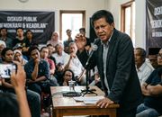 Rocky Gerung Kritik Keras Aksi Blus dan Berita Viral
