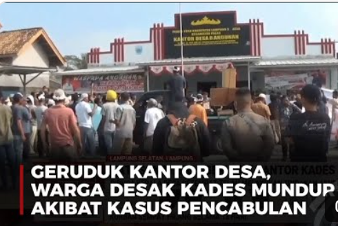 Ilustrasi artikel: Beramai - ramai Warga Geruduk Kantor Desa Gegara Kades Berbuat Cabul