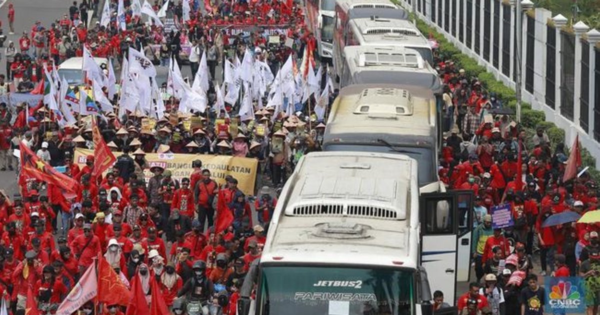 Ilustrasi artikel: Guncang Jakarta: Lautan Buruh Kepung DPR Tuntut Keadilan