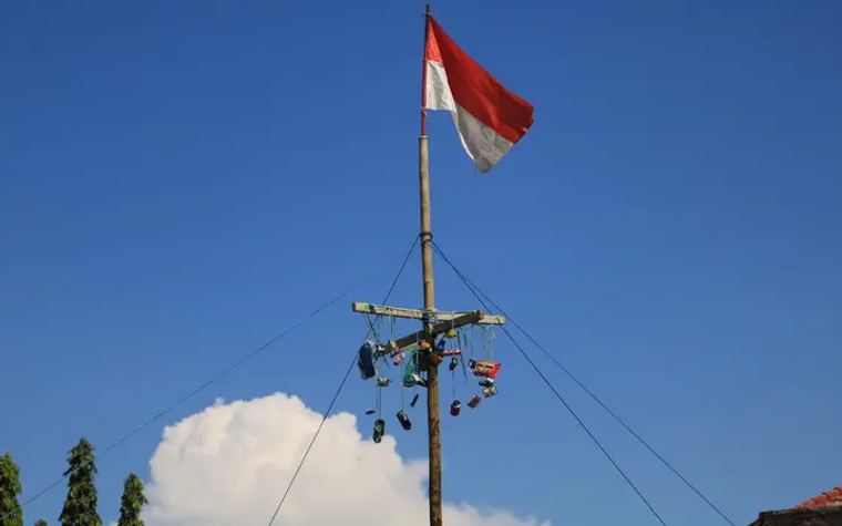 Sumbangan atau Sumbang Nyanyi? Emak-Emak Surabaya Viral karena Pungli Berkedok Agustusan