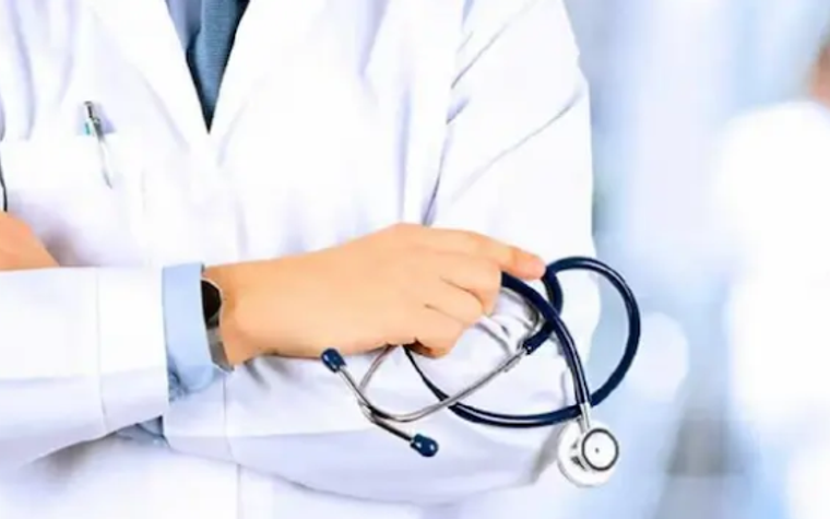 Wakil Menteri Kesehatan (Wamenkes) mengungkapkan Indonesia Kekurangan 120.000 Dokter Umum