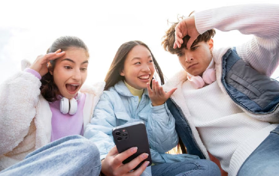 Apa Itu Gen Z Stare? Istilah yang Lagi Viral di Media Sosial