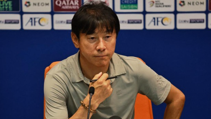 Shin Tae-yong menyalurkan bantuan kemanusiaan untuk korban banjir di Sumatra yang viral di media sosial dan mendapat apresiasi publik.