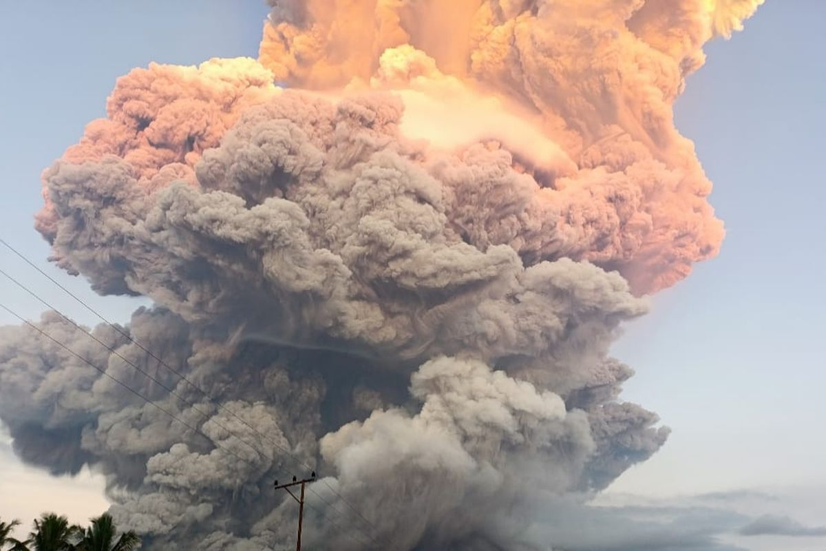 Gunung Lewotobi Meletus Dahsyat, Tinggi Kolom Abu 10 Km Disertai Awan Panas