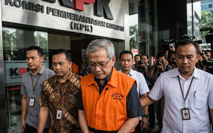 Kasus Gratifikasi Eks Sekjen MPR: Berita Terkini