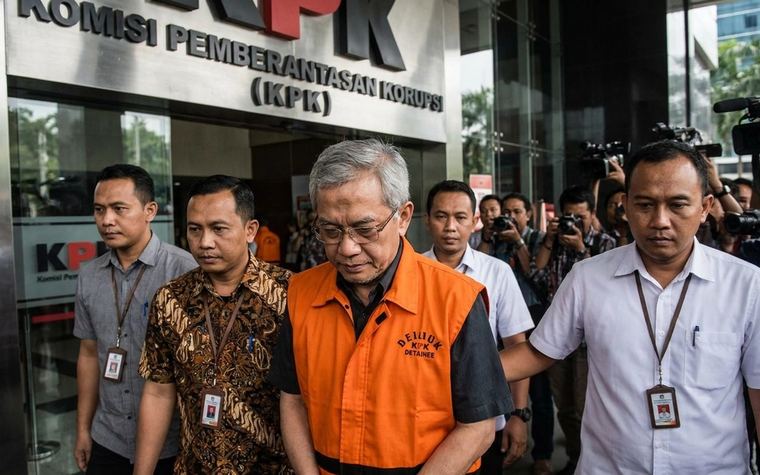 Kasus Gratifikasi Eks Sekjen MPR: Berita Terkini