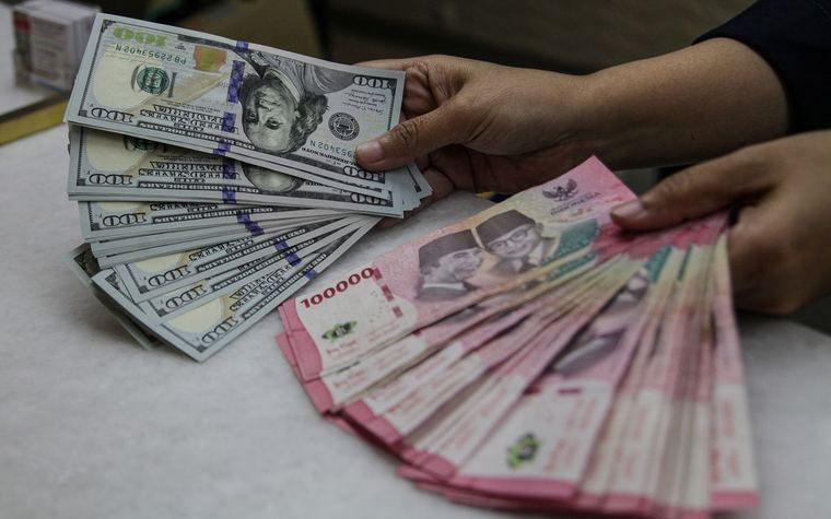 Rupiah Melemah ke Rp17.677, Ketidakpastian Kebijakan Jadi Sorotan Investor