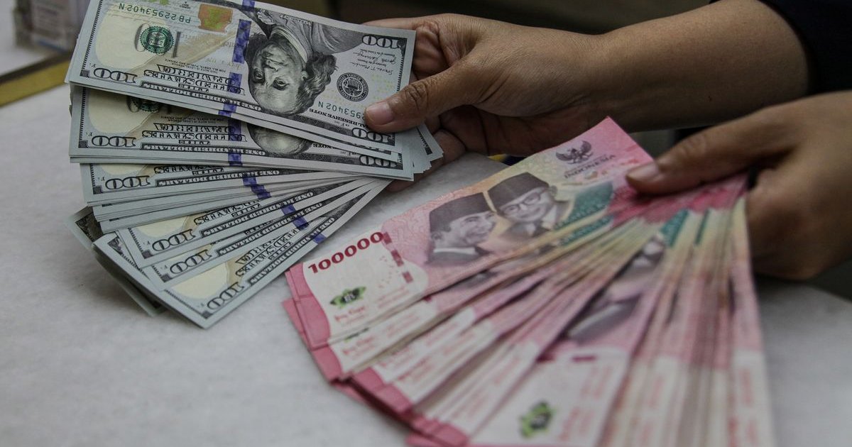 Rupiah Melemah ke Rp17.677, Ketidakpastian Kebijakan Jadi Sorotan Investor