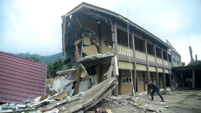 Fenomena Tanah Bergerak Landa Tegal, Aktivitas Belajar di Sekolah dan Pesantren Terganggu