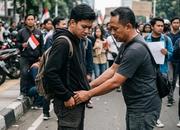 Kronologi Polisi Tak Berseragam Geled yang Viral