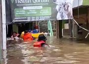Kebon Pala Jaktim Banjir Lagi: Ketinggian Air Nyaris Dua Meter, Warga Mulai Mengungsi