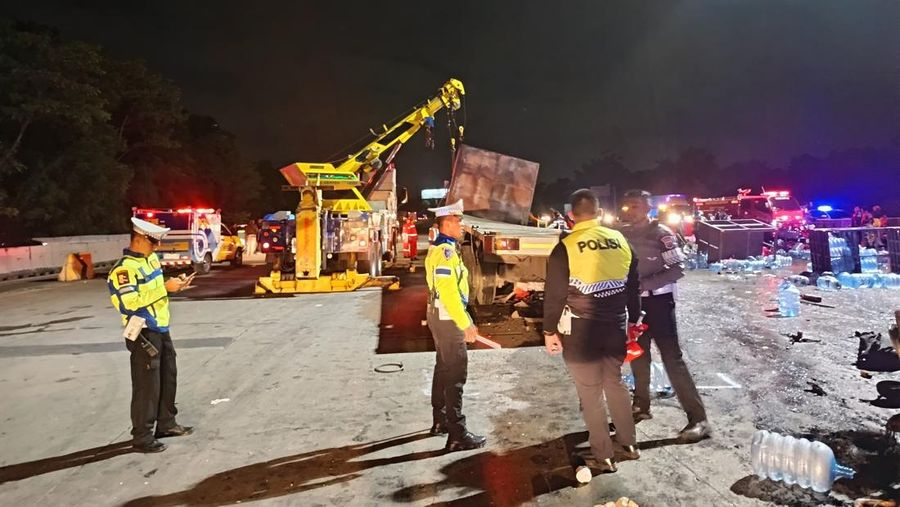 Tabrakan Beruntun Horor Terjadi di Gerbang Tol Ciawi, 8 Orang Tewas