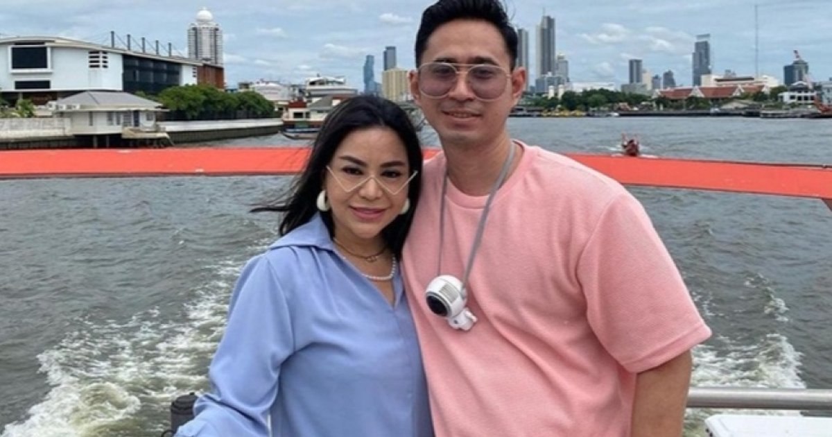 Ilustrasi artikel: Artis Anisa Bahar Pacari anak angkatnya sendiri yang beda 19 tahun