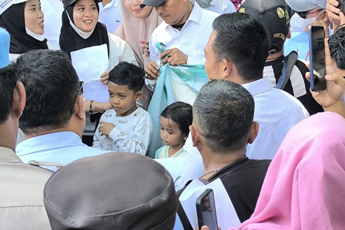 Siswa SD Ikut Demo Dukung Program MBG di Sampang: "Jangan Dihentikan Pak Presiden"