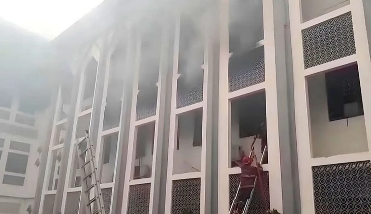 10 unit Damkar dikerahkan atasi kebakaran UIN Jakarta