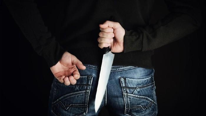 Diduga Konflik Penarikan Kendaraan, Advokat Ditusuk Kelompok Matel di Tangerang 4