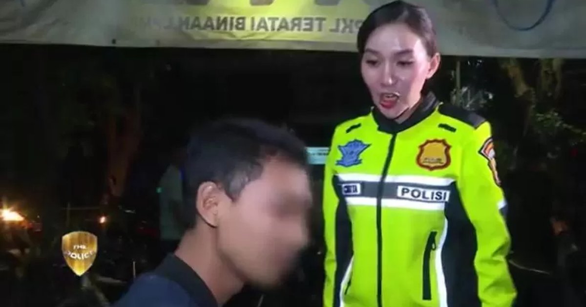 Ilustrasi artikel: Klarifikasi Polwan Polri yang Viral Disebut Duta Sopan Indonesia Oleh Netizen Karena Ganggu Orang Ma…