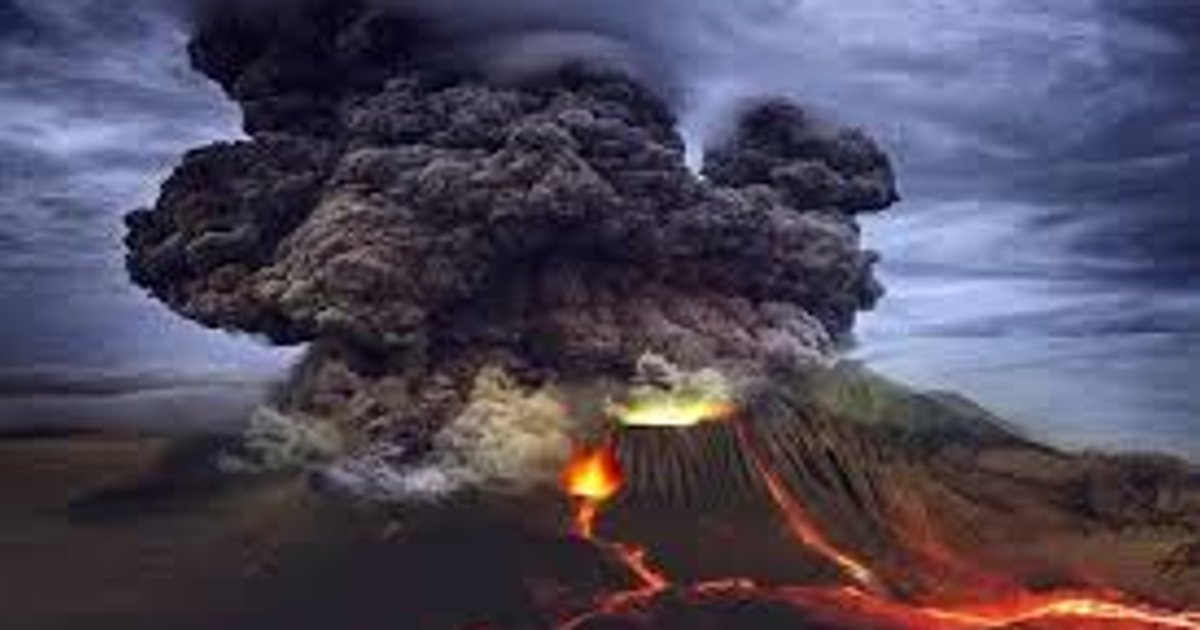 Ilustrasi artikel: Gunung Semeru Erupsi dan Luncuran Awan Panas Sejauh 6 Km