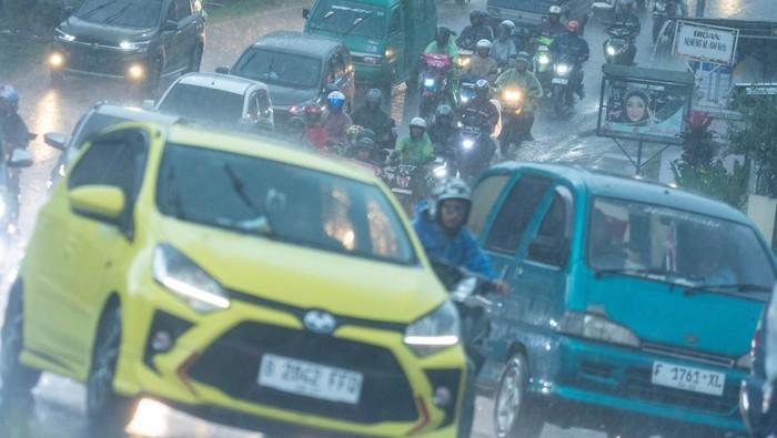 Kawasan Nagreg Padat, Puncak Arus Mudik Diperkirakan Terjadi Malam Ini