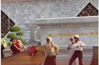 Viral Wisatawan Indonesia Joget-Joget di Depan Patung Suci Buddha di Thailand, Tuai Kecaman Warga Setempat!
