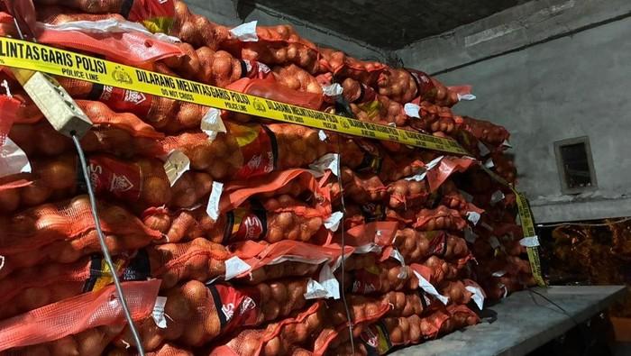 Berton-ton Bawang dan Cabai Impor Ilegal Dijegal Polri di Kalbar