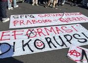 Demo Mahasiswa di Grahadi Surabaya Diwarnai Puisi dan Spanduk Plesetan SPPG
