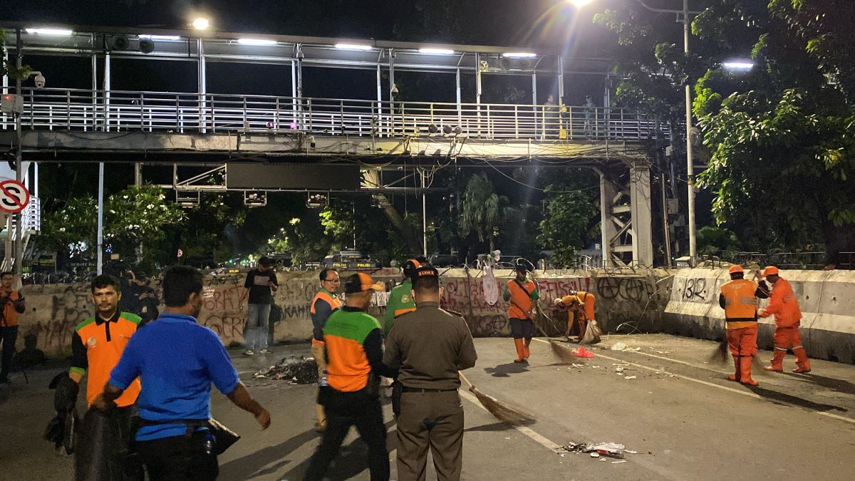 Demo Mahasiswa Indonesia Gelap Bubarkan Diri dari Patung Kuda